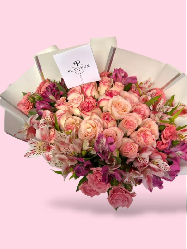 24 Rosas dovela con astromelia y mini rosa - Image 3